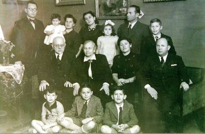 Bakscht family, Tartu, 1938
Left to right.
Bottom: Zvi Bakscht, Alik Kaplan, Gabi Bakscht
Second row, sitting: Schlomo Bakscht, Ljuba Bakscht (Samsonov), Gita Kaplan (Bakscht), Mischa Kaplan
Standing: Boris Bakscht, Anja Bakscht (Dickman) with Rina Bakscht, Tasia Bakscht (Amitan), Ilana Bakscht, Mischa Bakscht, Jakov Kaplan
Keywords: [K]