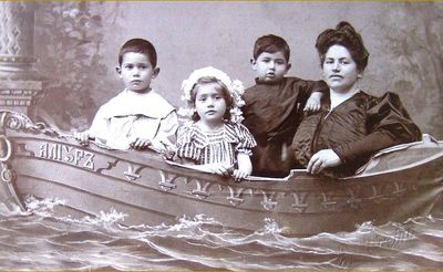 Bakscht family - 1907, Haapsalu
Left to right: Boris, Gita, Mischa and Ljuba Bakscht (Samsonov)
