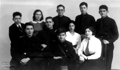Beitarists
Left to right.
Standing: ?, Dora Ben-Shmuel (Haitov), Maks Levenberg?, Josef (Asher, Osja) Ben-Shmuel (Itzoch), ?
Sitting: Josef?, Isak Haitov, ?, ?, ? 
