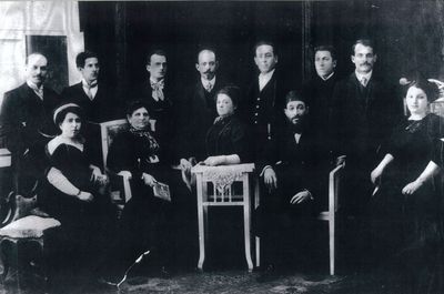 Beltschikov family
Left to right.
Standing: Kerpl Beltschikov (lived in Leningrad), Schmuel Beltschikov (lived in Tartu), Michail Beltschikov (lived in Riga),  David Berko Rosenfeld (Sonja's husband), Boris Beltschikov (lived in Tallinn), Wulf Beltschikov (lived in Tallinn), Jehuda-Falk Beltschikov (lived in Tartu).
Sitting: Wife of Kerpl, Rosa Beltschikov (Bagatkin / Ragatskin), Sonja (Sara) Rosenfeld (Beltschikov), Haim Elieser Jakov Beltschikov, Scheine Gita - wife of Jehuda-Falk B. (Orkov) 
