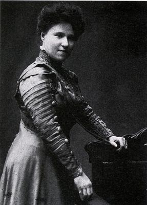 Bella-Rebekka Schmuilovski (Mendelovitsch) (1872-?) - mother of Louis Kahn. ~ 1900.
