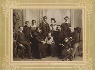 Levin family (Pärnu) ~ 1907
Left to right.
Sitting: Hirsch (1883-1941), Dina, Ber (1902-1967), Josif, Dora (1899-1949), Abram (1890-1950)
Standing: Itzhak (Detzi) (1895-1941), Mery (1892-1938), Abram Schaul (1885-1941), Ida (1891-1951), Haim (1894-1934)
