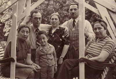 Kofkin Levin Taub
Left to right.
Ester Levin (Kofkin), Isak Levin, Samuel Besprosvanie [img]http://muuseum.jewish.ee/md.gif[/img], Sara Josselson (Kofkin) [img]http://muuseum.jewish.ee/md.gif[/img], Abram Taub, Betty Besprosvanie (Kofkin)
