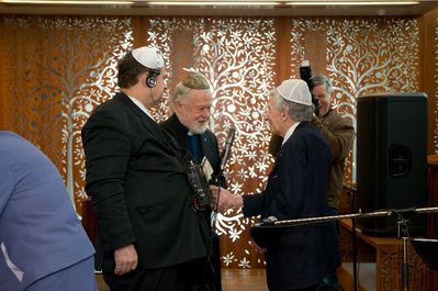 d7 Rev. Vello Salo (in the back) and Rev. Ülo Niinemägi with Isidor Levin
