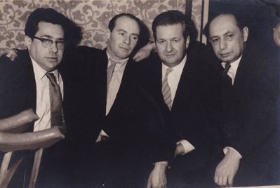 Friends
Hirsch Scherman (1925-1987), ?, Ber Ditman (1921-1991), Boris Levin (1915-1988)
Keywords: [unknown]