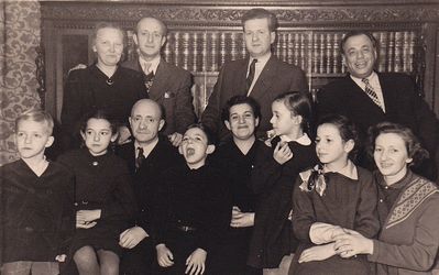 At Ditmans
Left to right. Standing: Marta Põld, David Jakobson Ditman, Ber Ditman, Solomon Olkenitski.
Sitting: ?, ?, Refol Põld (Ditman), ?, Mirjam Arunurm (Ditman), Sirje Ditman, Regina Godenkov (Olkenitski),  Henni Olkenitski (Ditman).
