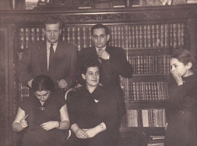 At Ditman's
Standing left Ber Ditman.
Keywords: [unknown]