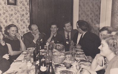 At Ditman's
unknown  In the middle Ber Ditman.
Keywords: [unknown]