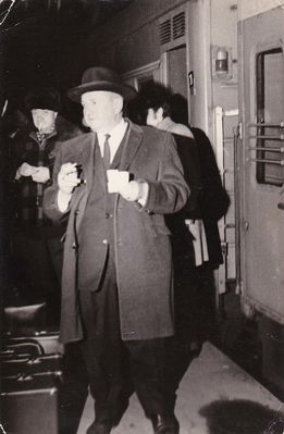 Ber Ditman going to Israel. At the back - his brother Refol Ditman.
