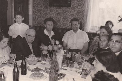 At Ditmann's
Left to right: Rebekka Epstein (Levin), ?, David Epstein, Meer Levin, Ber Ditman, Mascha Levin (Grinstan), ?, Hirsch Scherman, ?
