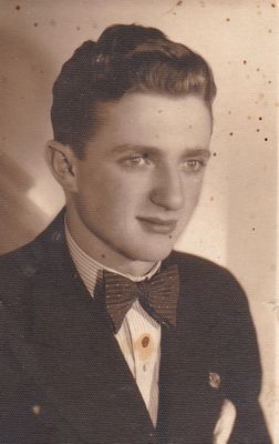 Mendel Ditman (1918-1977) in 1936
