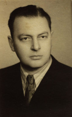 Krakusen Jeremija (1911-1976)
VKÜ Spartaki Eesti organisatsiooni sportlane 1940. -50. aastail. Poolfiguur. Artelli "Jalats" kk esimees J. Krakusen. (eesti)
Keywords: [sport]