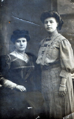 Rosinko sisters
Dina Milts (Rosinko) left and Ljuba Marschak (Rosinko)
