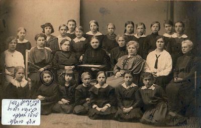 Tartu Russian school.  Around 1915.
Basja Epstein marked with ring.
