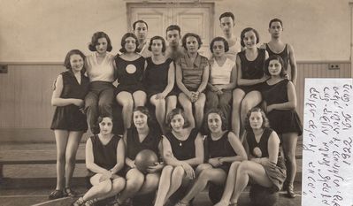 Maccabi Tartu valleyball team. 1922.
Left to right. Bottom row: ?, Ljuba Gens, ?, Lilian Sikk (Katzin), ?
Next row Rachel  Mazliach (Epstein), ?, ?, Frieda Harchat, the trainer, ?, ?, ?
At the top: ?

