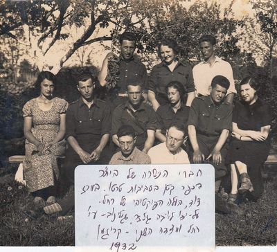 Hachshara group of Beitar. 1932, near Tartu.
Left to right. Top row: Krigmann, Rachel Mazliach (Epstein), Gilinov
Middle row: ?, Ami Smolenski, David Girschanovitsch, Ljuba Amitay (Gleser), ?, Riva Kaplan
Bottom row: ?, ?
