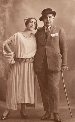 Jehuda Leibo with sister Anna Meri Vigdortschik (Leibo) - 1921-22
Keywords: [V]