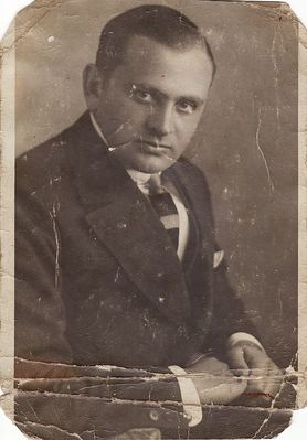 ? 
from pictures of Leibo family
