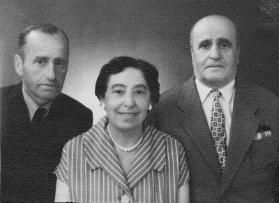 Vigdortschik (Vihdorczyk)
Left to right: Morduch? Vigdortschik, Meri Vigdortschik (Leibo), Wulf Vigdortschik 
Keywords: [L]