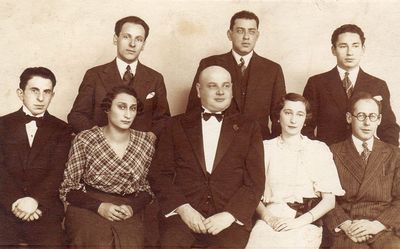 Bialik club theatre ring (?)
Left to right.
Sitting: Alter Schneer, Sara Blum (Zivan), Margolin, Vera Glosman, Isak Vseviov?
Standing: ?, Sima Zivan, Elkone (Kolja) Blum
Keywords: [B] [Z] [M] [G] [V]