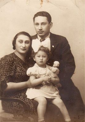 Blum family. Tallinn, 15.5.1937
Elkone (Kolja) Blum, Sara Blum (Zivan) with Ranja Manoim (Blum)

