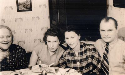 Naimarks
Berta Naimark (Aismann), Rochel-Lea Naimark, Libe-Dina Kuremaa (Naimark), Raivo Kuremaa
