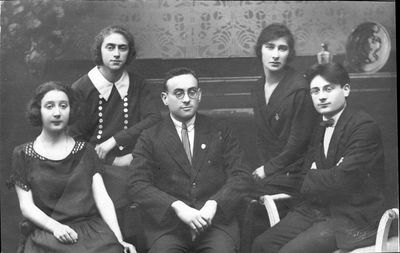 Vaad (Board) Akad Verein Tartu 1924 II sem.
Left to right: ?, Pesja Kruskal, Pecker, ?, ? 
