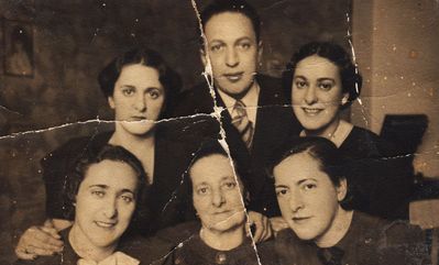 Katsin family
Top: Frume (Dusja) Katsev (Katsin), Nochem Katsev, Ester Paturski (Katsin)
Bottom: Lilja Sikk (Katsin), Itta Beila Katsin (Schapiro), ?Katsin
