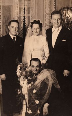 Judeikin wedding
Left to right: Henoch Intreligator, Regina (Gika) Judeikin (Kljatschko), Boris Judeikin.
Sitting Solomon Rosenfeld.
