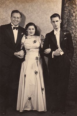 Boris Judeikin, ?, Leo Usvanski
Riga.
