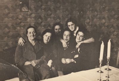 Katsin family
Left toright: Itta-Beila Katsin (Schapiro), Miriam Levi (Katsin)?, Betsy Peenemaa (Katsin), Nochum Katsev, Fruma (Dusja) Katsev (Katsin), Ester Paturski (Katsin)
