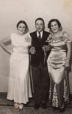 23.12.1935. "Estonia" hall. Maccabi 15th jubilee.
Left to right: Fruma (Dusja) Katsev (Katsin), Nochum-Leib Katsev, Ester Paturski (Katsin)
