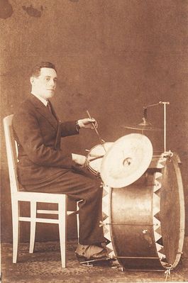 Henoch Intreligator (1911-1941 [img]http://muuseum.jewish.ee/md.gif[/img])
28.1.1932 
