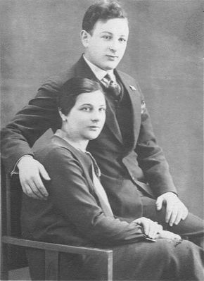 Jakob Vigderhaus (1907-1941) with unknown
Keywords: [unknown]