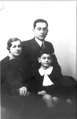 Goldberg family from Tartu.
Jossef Goldberg (1904-1997), Lea Goldberg (Scher) (1903-1979), Baruch-Aviv Goldberg (1929-1989)
