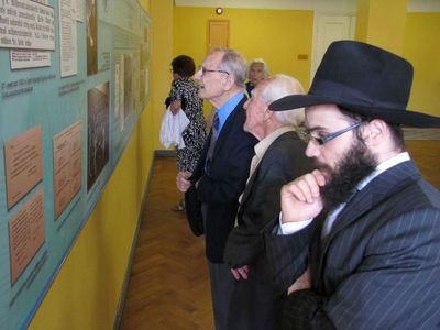 1a. Opening of the exhibition
The Chief Rabbi of Estonia Mr Shmuel Kott, Mr Leo Ginovker and Mr Isak Serman
