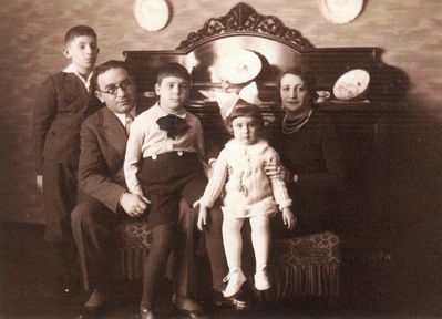 Braschinsky's 
Lev Braschinsky, Josef Braschinsky, Bernard (Hardy) Braschinsky, Lia Braschinsky, Anna Braschinsky (Kaplan)
