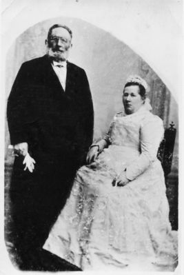 Jeschajahu (Schaje) Levinovitsch (1837-1906) and Anna Levinovitsch (Gutman) (1851? - 1905)
The famous tomb of J. Levinovitsch was errected at the old Magasini cemetery. See cemeteries album.
