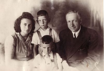 Beilinson
Left to right: Jette Beilinson (Gleser), Leopold Beilinson (top), Benjamin Beilinson, Josif Beilinson (bottom)
