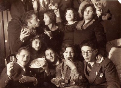 Tallinn - 1937. Graduation party? 1937-1938
Left to right: Top: Wulf Lerenman, ?, ?, ?
Bottom: ?, Jette Beilinson (Gleser), ?, Bella Kaner (Haitov), Isai Rosenfeld
