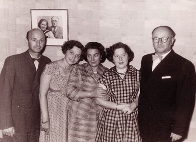 Abram Beron's birthday. 1958.
Left to right: Jakob Gleser, Karolina Gleser (Nieberl), Etti Beilinson (Gleser), Miki Beron (Jankelson), Abram Beron
Keywords: [G]