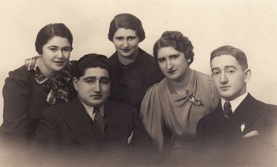 Berkovitsch siblings
Left to right: Lia Kaplan (Berkovitsch), Samuil Berkovitsch, Vera Berkovitsch, Ida Berkovitsch, Rudi Berkovitsch
