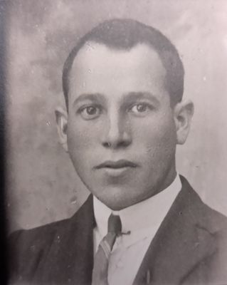 Lapidus Movscha
Keywords: [L]