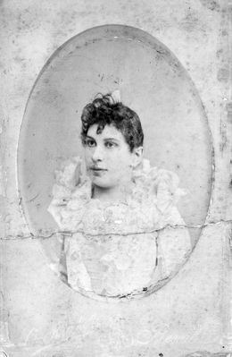 Ester Straschevski (Lasarov / Lasarev). Around 1898.
Keywords: [L]