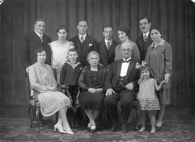 Straschevski family. 1927.
Strasheffsky family. 32 year anniversary 1927
Standing left to right: Simon Rung, Minna, Rafael (Raffu), Boris, Lea, Markus (Poisu), Anna (Poisu`s wife)
Sitting left to right: Mary Rung, Lasse, Ester, Nissan, Gittel (Greta)

Keywords: [R]