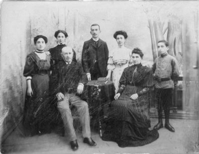 Lasarov (Lasarev) family. ~ 1882
Laserew family picture probably about 1882. From left to right. Martha, Ester, Eliezer, Husband of Rebecca, Rebecca, Gittel, Rebecca's son Jonas.
Missing from the family picture are: Ester's sister Klara, Rebecca`s children Martha and Lena.

