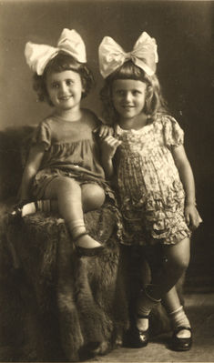 Sorkin girls [img]http://muuseum.jewish.ee/md.gif[/img]
Esfira (Fira) left (1932-1941) and Miriam (Mira) right (1933-1941)
