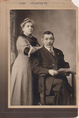 Moshe (Morits) Imjanitov and Hava Imjanitov (Hirschovitsch)
