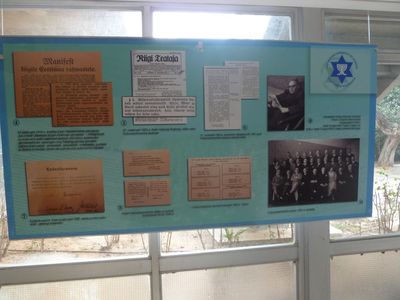 f3. See [url=http://muuseum.jewish.ee/Gallery1/displayimage.php?album=117&pid=5236#top_display_media]here[/url]
