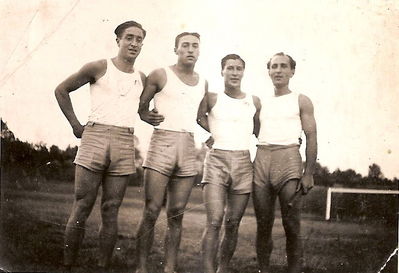 Maccabi 4x100 team. 1938-1939
Left to right: Lasar Rosenberg, Isi Goldman, Jakov Aronovitsch, Schmuel Haitov.
